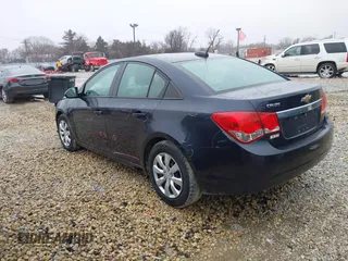 2015 Chevrolet Cruze LS z VIN 1G1PA5SH0F7274058, wystawiony jako IAAI lot #41735357 z przebiegiem 118 993 mil mil oraz . Historia ofert i sprzedaży dostępna na DreamBid. Obrazek 3.