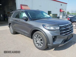 2025 Ford Explorer Active z VIN 1FMUK8DH9SGA41680, wystawiony jako IAAI lot #42569824 z przebiegiem 17 244 mil mil oraz . Historia ofert i sprzedaży dostępna na DreamBid. Obrazek 1.