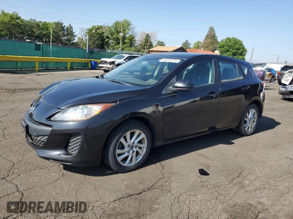 2013 Mazda 3 i Touring z VIN JM1BL1L77D1727442, wystawiony jako Copart lot #60340475 z przebiegiem 108 302 mil mil oraz Czysty tytuł • Clean title. Historia ofert i sprzedaży dostępna na DreamBid. Obrazek 1.