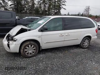 2005 Chrysler Town & Country Touring with VIN 2C4GP54L25R395372, listed as a IAAI auction lot 41805284 with 143,431 mi miles. Bid and sale history available at carsss.com. Image 14.