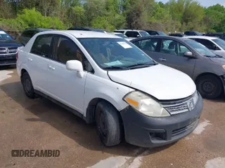 2008 Nissan Versa 1.8 S with VIN 3N1BC11E38L392277, listed as a IAAI auction lot 41927976 with 135,795 mi miles. Bid and sale history available at carsss.com. Image 1.