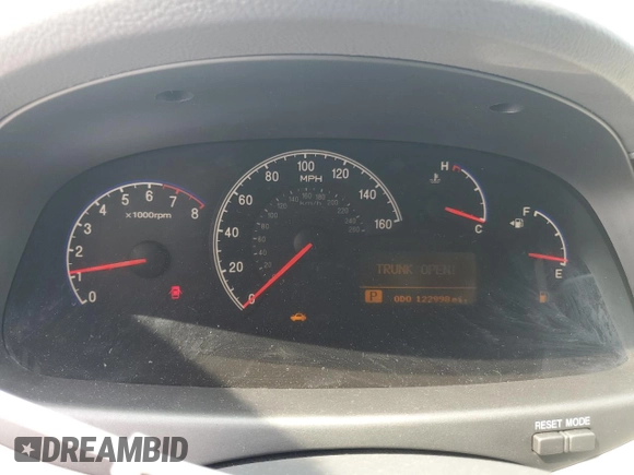 2006 Hyundai Azera SE with VIN KMHFC46F66A133655, listed as a Copart auction lot 62291215 with 122,998 mi miles and Salvage title. Bid and sale history available at DreamBid. Image 9.