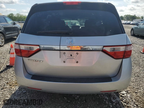 2011 Honda Odyssey LX z VIN 5FNRL5H2XBB103786, wystawiony jako Copart lot #56486615 z przebiegiem 102 559 mil mil oraz Czysty tytuł • Clean title. Historia ofert i sprzedaży dostępna na DreamBid. Obrazek 6.