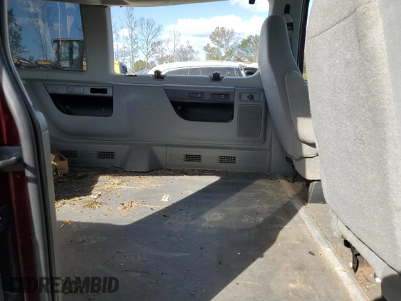 2007 Ford Econoline Passenger XL z VIN 1FMNE11L67DA19804, wystawiony jako Copart lot #77263484 z przebiegiem 173 014 mil mil oraz Szkoda całkowita • Salvage title. Historia ofert i sprzedaży dostępna na DreamBid. Obrazek 10.
