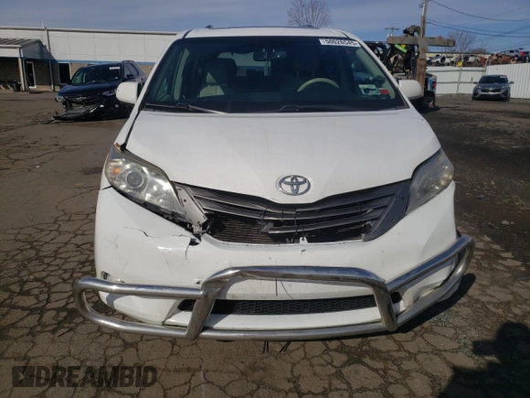 2013 Toyota Sienna XLE with VIN 5TDDK3DC2DS062598, listed as a Copart auction lot 50026545 with 130,719 mi miles and Salvage Title. Bid and sale history available at DreamBid. Image 5.