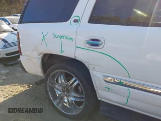 2005 GMC Yukon SLT z VIN 1GKEC13T85R204447, wystawiony jako IAAI lot #41660892 z przebiegiem 260 209 mil mil oraz . Historia ofert i sprzedaży dostępna na DreamBid. Obrazek 6.