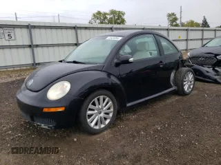 2010 Volkswagen New Beetle Coupe with VIN 3VWRW3AG7AM027033, listed as a Copart auction lot 72426264 with 131,396 mi miles and Clean Title. Bid and sale history available at carsss.com. Image 1.