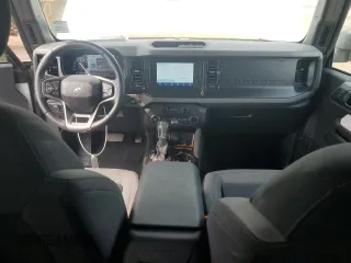 2021 Ford Bronco z VIN 1FMDE5AP9MLB01971, wystawiony jako Copart lot #60787155 z przebiegiem 35 097 mil mil oraz Szkoda całkowita • Salvage title. Historia ofert i sprzedaży dostępna na DreamBid. Obrazek 8.