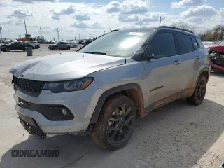 2024 Jeep Compass Latitude с VIN 3C4NJDBN9RT588189, выставлен на аукционе Copart как лот 50189415 с пробегом 15 039 миль миль и Списание • Salvage title. История ставок и продаж доступна на DreamBid. Изображение 1.