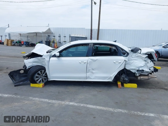2014 Volkswagen Passat S z VIN 1VWAT7A30EC113737, wystawiony jako IAAI lot #42029001 z przebiegiem 115 378 mil mil oraz . Historia ofert i sprzedaży dostępna na DreamBid. Obrazek 15.