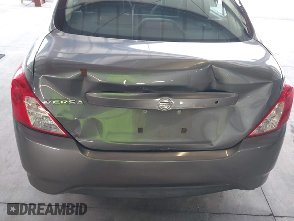 2016 Nissan Versa S z VIN 3N1CN7AP4GL902783, wystawiony jako IAAI lot #42128197 z przebiegiem 116 847 mil mil oraz . Historia ofert i sprzedaży dostępna na DreamBid. Obrazek 6.
