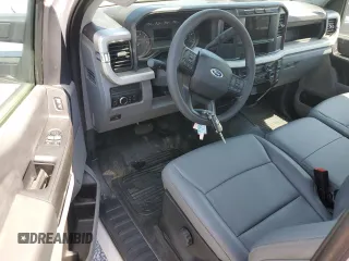 2024 Ford F-250 XL z VIN 1FTBF2BA3REC30222, wystawiony jako Copart lot #54823835 z przebiegiem Nie podano mil oraz Szkoda całkowita • Salvage title. Historia ofert i sprzedaży dostępna na DreamBid. Obrazek 8.