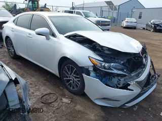 2016 Lexus ES 330 z VIN JTHBK1GG2G2240756, wystawiony jako IAAI lot #42206724 z przebiegiem 139 956 mil mil oraz . Historia ofert i sprzedaży dostępna na DreamBid. Obrazek 1.