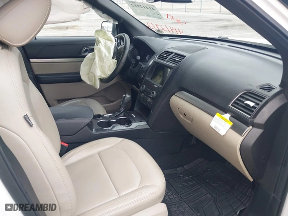 2019 Ford Explorer XLT with VIN 1FM5K7DHXKGB34352, listed as a IAAI auction lot 41412912 with 128,675 mi miles. Bid and sale history available at carsss.com. Image 5.