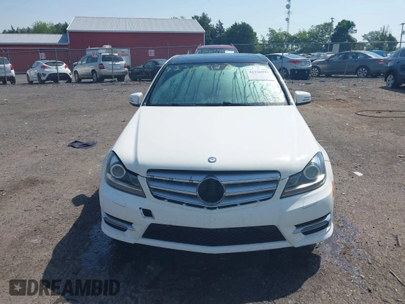 2013 Mercedes-Benz C 300 Sport z VIN WDDGF8AB9DR295926, wystawiony jako IAAI lot #42256993 z przebiegiem 217 669 mil mil oraz . Historia ofert i sprzedaży dostępna na DreamBid. Obrazek 12.