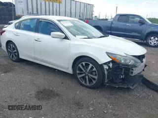 2017 Nissan Altima SR z VIN 1N4AL3AP5HC193030, wystawiony jako IAAI lot #42230730 z przebiegiem 93 001 mil mil oraz . Historia ofert i sprzedaży dostępna na DreamBid. Obrazek 1.