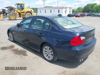 2007 BMW 3 Series 328i with VIN WBAVA33577KX82272, listed as a IAAI auction lot 42175352 with 194,774 mi miles and . Bid and sale history available at DreamBid. Image 3.