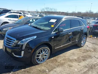 2017 Cadillac XT5 Premium Luxury FWD z VIN 1GYKNCRS8HZ127001, wystawiony jako IAAI lot #41698197 z przebiegiem 120 978 mil mil oraz . Historia ofert i sprzedaży dostępna na DreamBid. Obrazek 2.