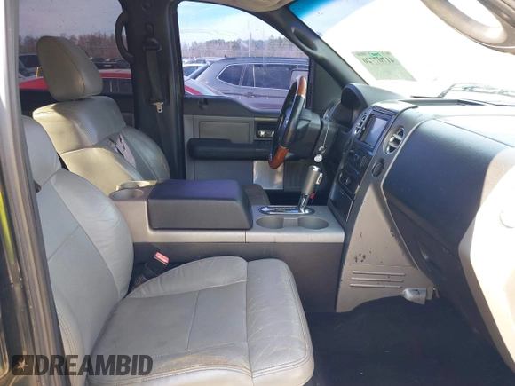 2004 Ford F-150 XLT with VIN 1FTPW14574KC03115, listed as a IAAI auction lot 41707720 with 271,161 mi miles. Bid and sale history available at carsss.com. Image 5.