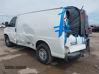 2011 Chevrolet Express Cargo z VIN 1GCWGFCA8B1105184, wystawiony jako IAAI lot #42215421 z przebiegiem 261 099 mil mil oraz . Historia ofert i sprzedaży dostępna na DreamBid. Obrazek 3.