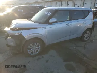 2020 Kia Soul LX with VIN KNDJ23AU1L7023333, listed as a Copart auction lot 88152725 with 104,514 mi miles and Salvage Title. Bid and sale history available at carsss.com. Image 1.