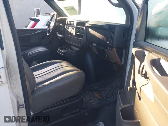 2008 Chevrolet Express Cargo Van with VIN 1GCGG25C381166060, listed as a IAAI auction lot 41889916 with 256,101 mi miles. Bid and sale history available at carsss.com. Image 5.