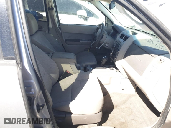 2011 Ford Escape Hybrid z VIN 1FMCU4K35BKA08355, wystawiony jako Copart lot #49155955 z przebiegiem 80 953 mil mil oraz Szkoda całkowita • Salvage title. Historia ofert i sprzedaży dostępna na DreamBid. Obrazek 7.