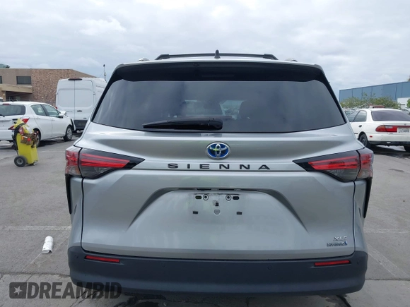 2022 Toyota Sienna XLE z VIN 5TDJRKEC8NS135921, wystawiony jako IAAI lot #42124395 z przebiegiem 39 611 mil mil oraz . Historia ofert i sprzedaży dostępna na DreamBid. Obrazek 16.