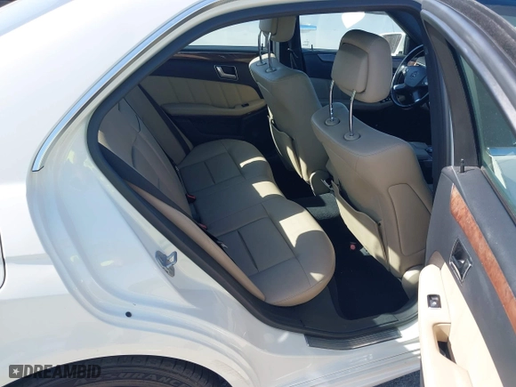 2012 Mercedes-Benz E-Class E 350 Luxury with VIN WDDHF5KB1CA585320, listed as a IAAI auction lot 41982342 with 162,512 mi miles. Bid and sale history available at carsss.com. Image 8.