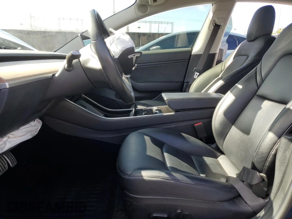 2018 Tesla Model 3 Long Range Battery z VIN 5YJ3E1EB4JF083983, wystawiony jako Copart lot #45250445 z przebiegiem 61 042 mil mil oraz Szkoda całkowita • Salvage title. Historia ofert i sprzedaży dostępna na DreamBid. Obrazek 7.