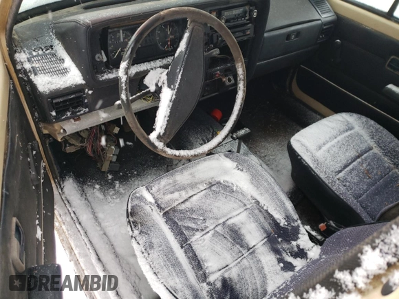 1981 Volkswagen Rabbit z VIN 1VWFB0178BV188835, wystawiony jako Copart lot #44329045 z przebiegiem 102 076 mil mil oraz Czysty tytuł • Clean title. Historia ofert i sprzedaży dostępna na DreamBid. Obrazek 8.