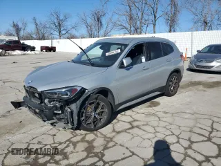 2020 BMW X1 xDrive28i z VIN WBXJG9C05L3L31128, wystawiony jako Copart lot #42806755 z przebiegiem Nie podano mil oraz Szkoda całkowita • Salvage title. Historia ofert i sprzedaży dostępna na DreamBid. Obrazek 1.