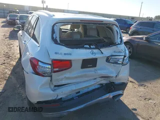 2017 Mercedes-Benz GLC 300 z VIN WDC0G4JB8HF185341, wystawiony jako IAAI lot #41804808 z przebiegiem 52 952 mil mil oraz . Historia ofert i sprzedaży dostępna na DreamBid. Obrazek 6.