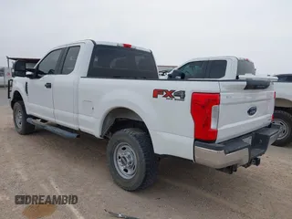 2019 Ford F-250 XL z VIN 1FT7X2B6XKEC89613, wystawiony jako IAAI lot #42256834 z przebiegiem 80 066 mil mil oraz . Historia ofert i sprzedaży dostępna na DreamBid. Obrazek 3.