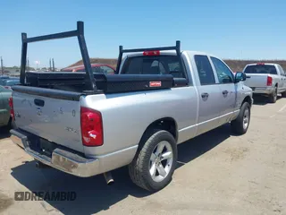 2008 Dodge 1500 SLT z VIN 1D7HU18208S623689, wystawiony jako IAAI lot #42402354 z przebiegiem 193 289 mil mil oraz . Historia ofert i sprzedaży dostępna na DreamBid. Obrazek 4.