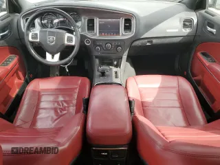 2013 Dodge Charger SXT z VIN 2C3CDXJG2DH615726, wystawiony jako Copart lot #53116535 z przebiegiem 304 919 mil mil oraz Szkoda całkowita • Salvage title. Historia ofert i sprzedaży dostępna na DreamBid. Obrazek 8.