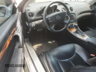 2007 Mercedes-Benz SL 550 z VIN WDBSK71F67F135651, wystawiony jako Copart lot #61680365 z przebiegiem 81 739 mil mil oraz Czysty tytuł • Clean title. Historia ofert i sprzedaży dostępna na DreamBid. Obrazek 8.