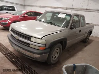 2002 Chevrolet Silverado 1500 LS with VIN 2GCEC19W721348086, listed as a IAAI auction lot 41249963 with 182,765 mi miles. Bid and sale history available at carsss.com. Image 2.