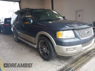 2005 Ford Expedition Eddie Bauer with VIN 1FMPU17585LA92339, listed as a IAAI auction lot 41840325 with 237,470 mi miles. Bid and sale history available at carsss.com. Image 1.