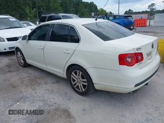 2007 Volkswagen Jetta Wolfsburg Edition z VIN 3VWEF71K47M192184, wystawiony jako IAAI lot #42573483 z przebiegiem 207 809 mil mil oraz . Historia ofert i sprzedaży dostępna na DreamBid. Obrazek 3.