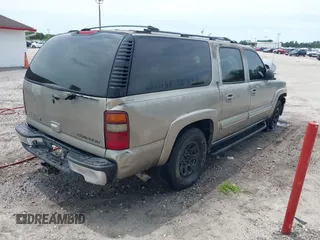 2002 Chevrolet Suburban LT with VIN 1GNEC16Z32J197548, listed as a IAAI auction lot 42258025 with 330,484 mi miles and . Bid and sale history available at DreamBid. Image 4.