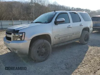 2010 Chevrolet Tahoe LS z VIN 1GNUKAE0XAR281044, wystawiony jako Copart lot #49236395 z przebiegiem 282 704 mil mil oraz Szkoda całkowita • Salvage title. Historia ofert i sprzedaży dostępna na DreamBid. Obrazek 1.