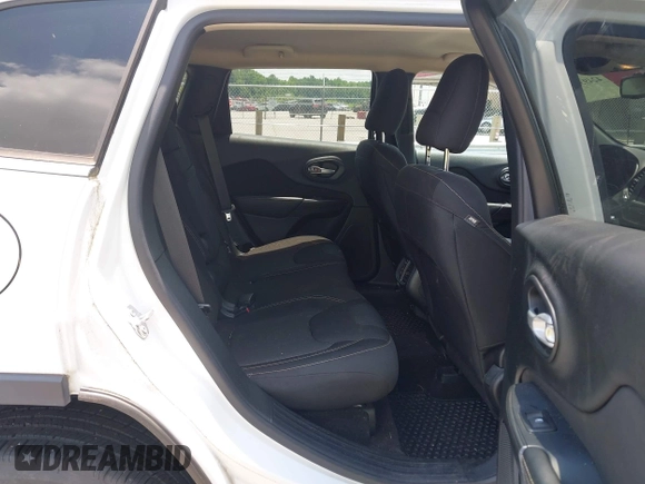2016 Jeep Cherokee Latitude z VIN 1C4PJMCB2GW372592, wystawiony jako IAAI lot #42493346 z przebiegiem 95 519 mil mil oraz . Historia ofert i sprzedaży dostępna na DreamBid. Obrazek 8.