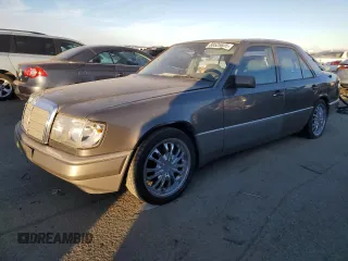 1991 Mercedes-Benz 300 with VIN WDBEA30D0MB398505, listed as a Copart auction lot 88525645 with 309,549 mi miles and Salvage Title. Bid and sale history available at carsss.com. Image 1.