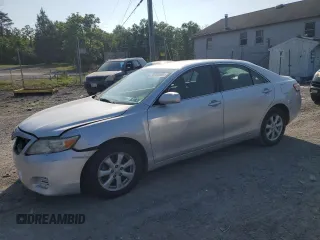 2011 Toyota Camry LE z VIN 4T1BF3EK2BU730051, wystawiony jako Copart lot #59370805 z przebiegiem 148 439 mil mil oraz Szkoda całkowita • Salvage title. Historia ofert i sprzedaży dostępna na DreamBid. Obrazek 1.