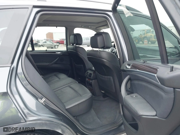 2011 BMW X5 35i with VIN 5UXZV4C51BL414668, listed as a IAAI auction lot 41532939 with 108,552 mi miles. Bid and sale history available at carsss.com. Image 8.