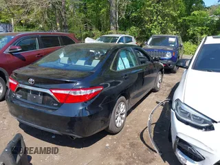 2015 Toyota Camry XLE z VIN 4T1BF1FK9FU985479, wystawiony jako IAAI lot #42220674 z przebiegiem 162 045 mil mil oraz . Historia ofert i sprzedaży dostępna na DreamBid. Obrazek 4.