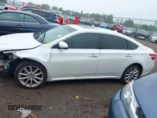 2013 Toyota Avalon XLE z VIN 4T1BK1EBXDU028546, wystawiony jako IAAI lot #42352506 z przebiegiem 144 139 mil mil oraz . Historia ofert i sprzedaży dostępna na DreamBid. Obrazek 15.