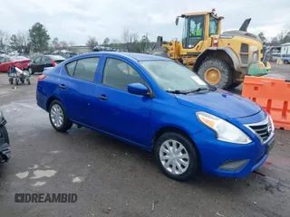 2016 Nissan Versa S z VIN 3N1CN7AP0GL867028, wystawiony jako IAAI lot #41877844 z przebiegiem 94 489 mil mil oraz . Historia ofert i sprzedaży dostępna na DreamBid. Obrazek 1.