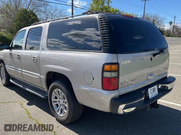 2005 GMC Yukon XL SLT with VIN 1GKFK16Z25J182614, listed as a Copart auction lot 48441255 with 110,529 mi miles and Salvage Title. Bid and sale history available at carsss.com. Image 3.